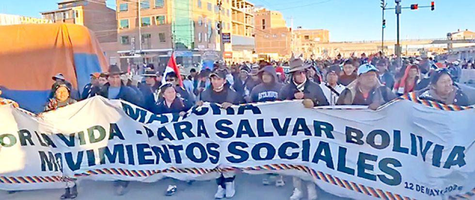 Marcha ‘evista’ llega a La Paz, refuerza bloqueos y aumenta la presión contra Rodrigo Paz