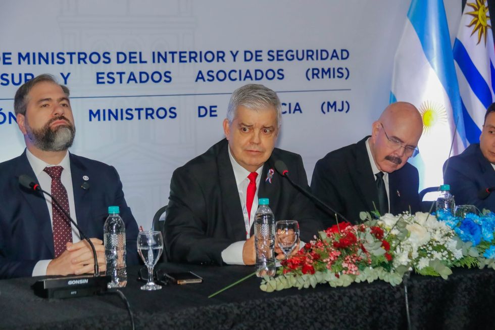 Ministro paraguayo califica crisis en Bolivia como un problema regional y pide respaldo