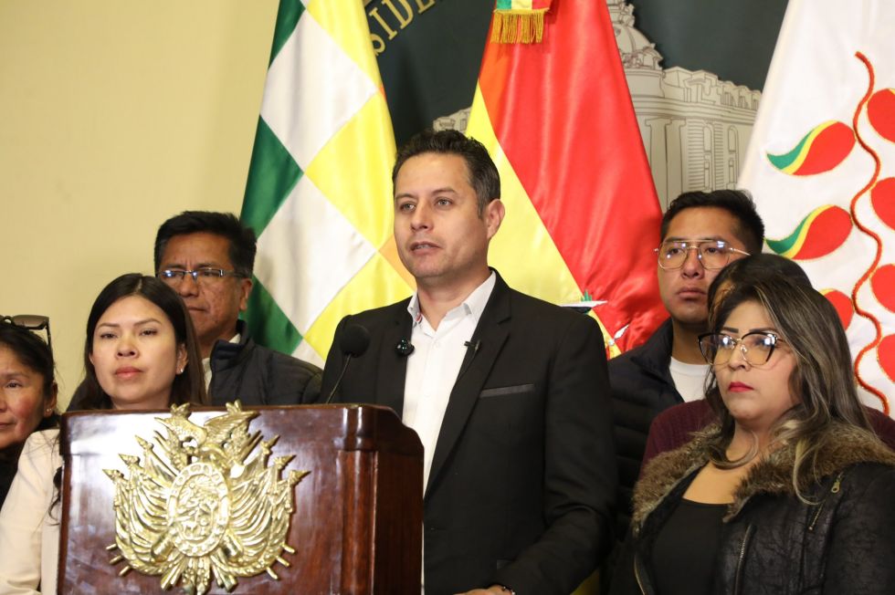Lara pide a Paz convocar a un diálogo “sin condiciones”
