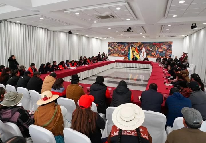 Gobierno instala diálogo con sectores de La Paz y El Alto