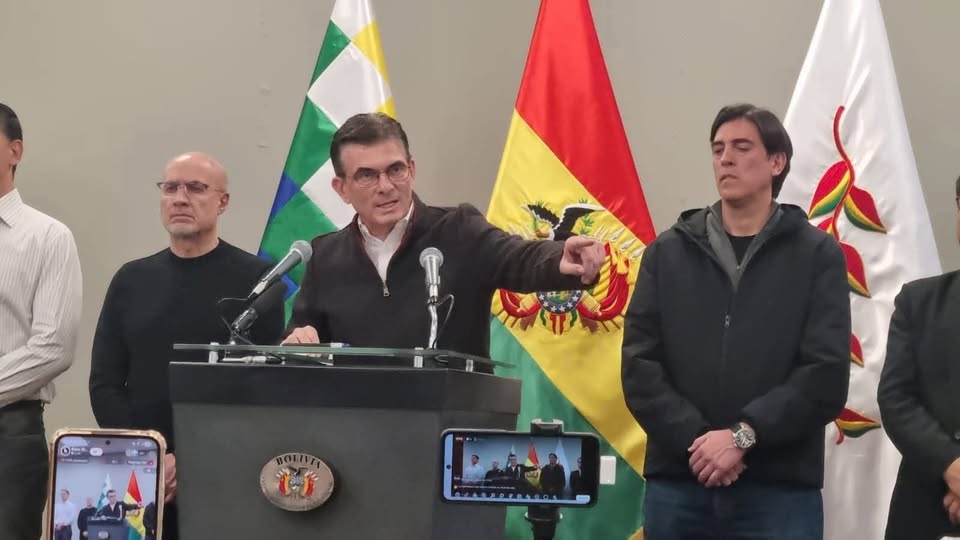 Rodrigo Paz endurece postura y rechaza diálogo con “vándalos” en medio de crisis social