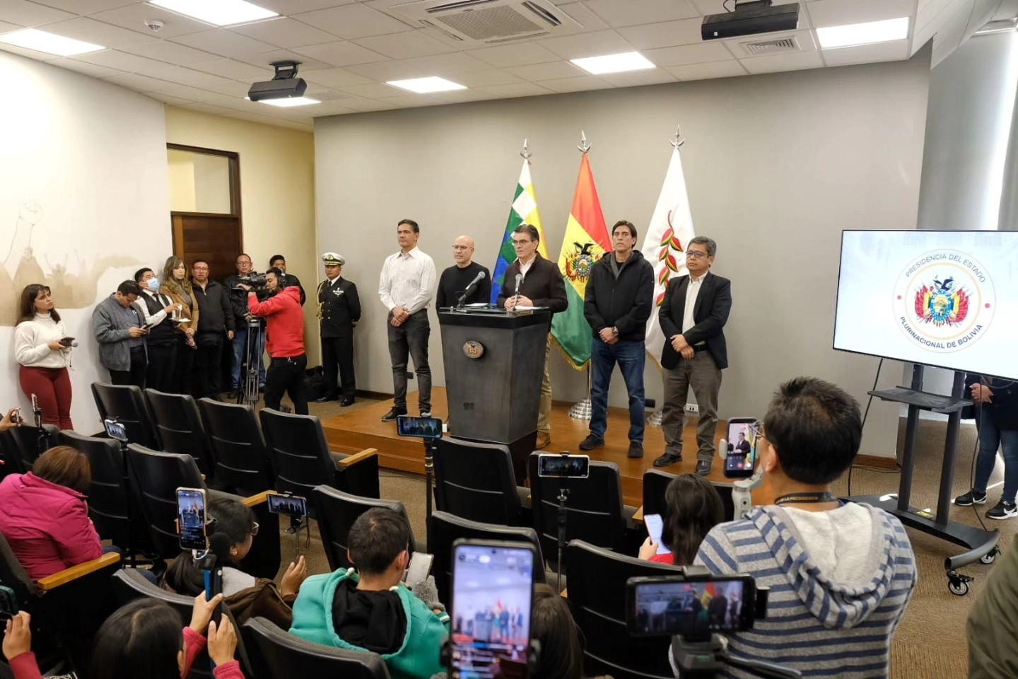 Gobierno anuncia reordenamiento del gabinete y creación del Consejo Económico y Social