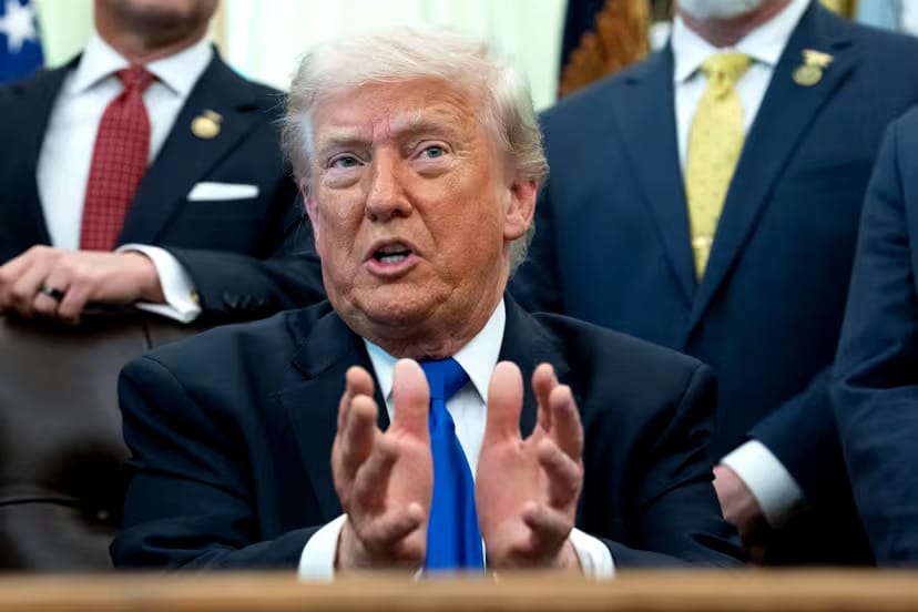 El Presidente Donald Trump sugiere que EE.UU. podría tomar control de Cuba en tono irónico