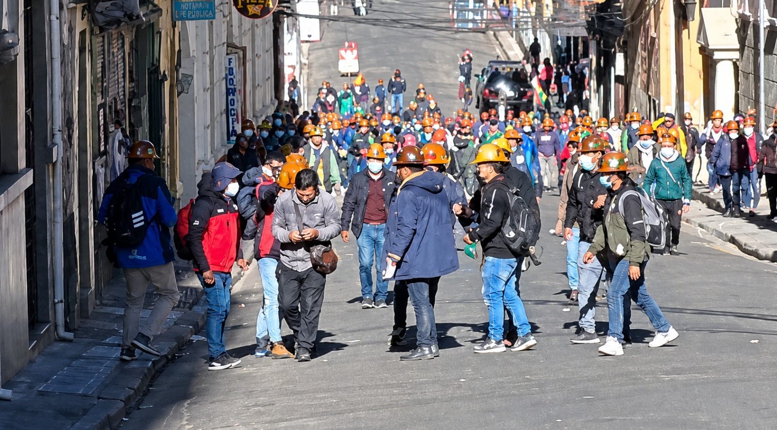 Mineros agreden a periodista durante cobertura de protestas