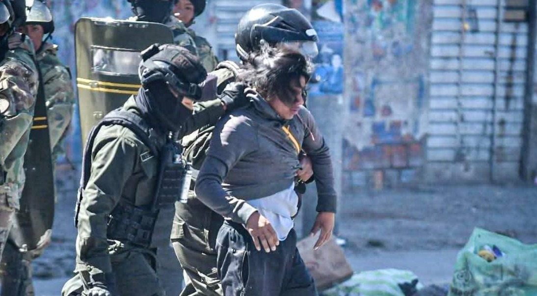 Policía libera a 94 de los detenidos por los hechos violentos en La Paz