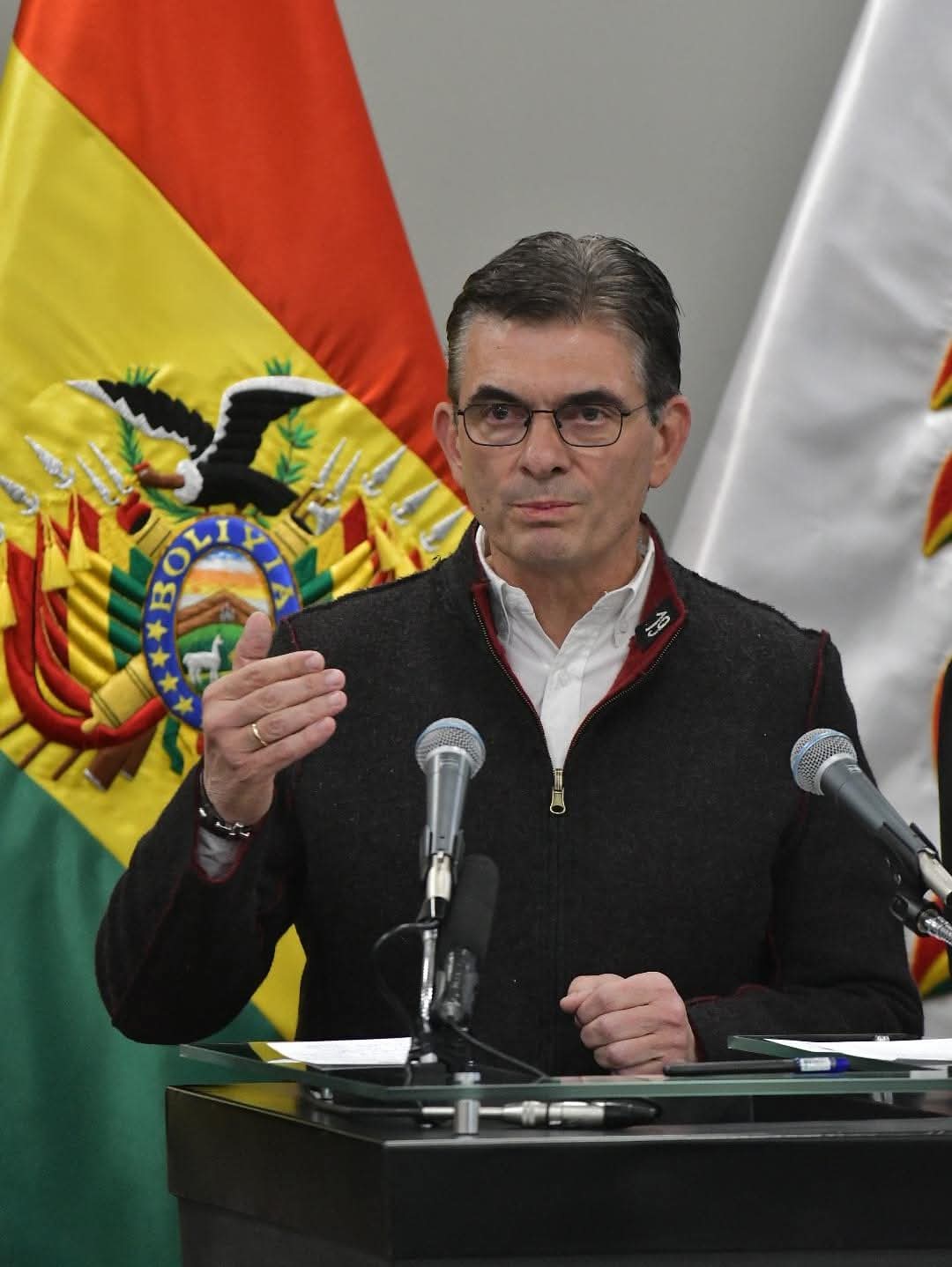 Paz lanza última convocatoria al diálogo y advierte con aplicar la ley en el conflicto