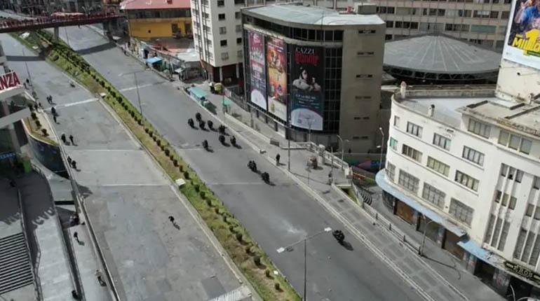 Manifestantes se repliegan del centro paceño tras intervención policial