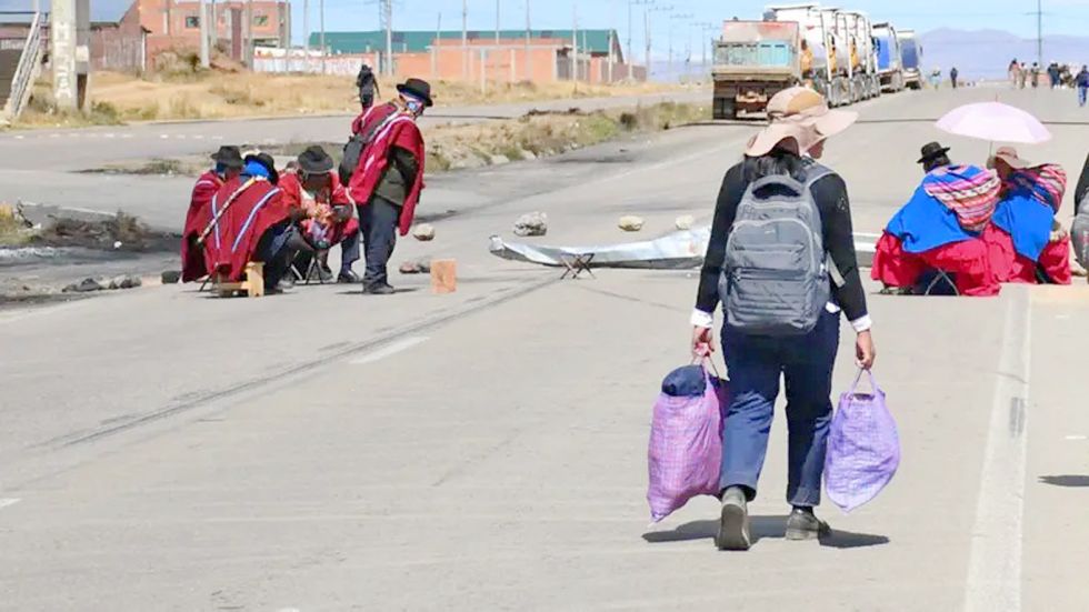 Semana de protestas arranca con paros, marchas y bloqueos en el país