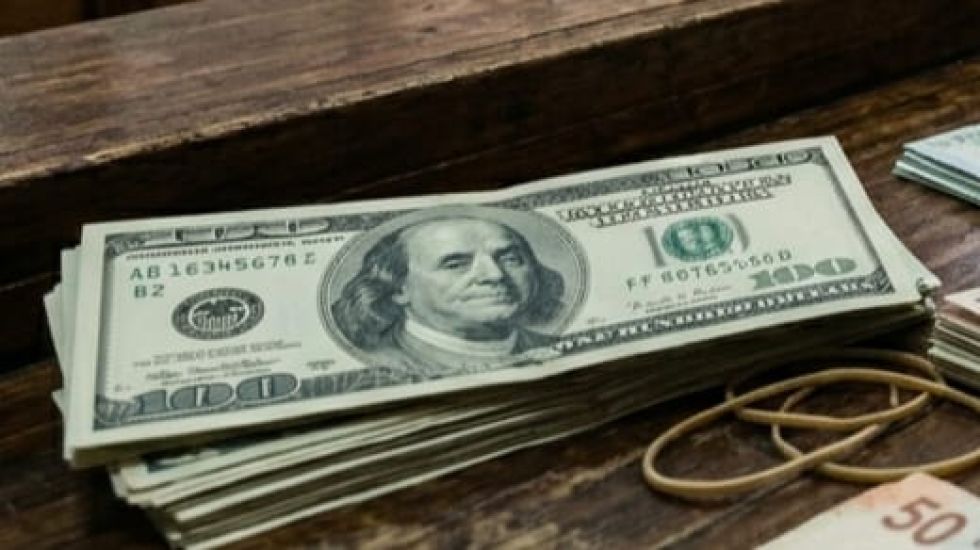El dólar marca un hito histórico: Supera la barrera de los Bs 10,20