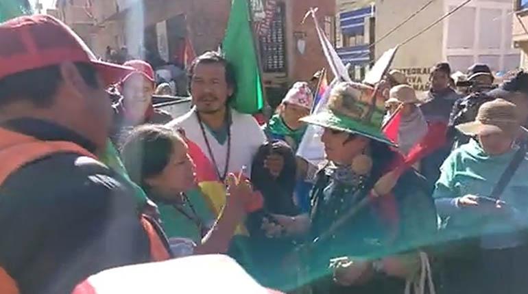 María Galindo es expulsada de la marcha indígena tras 28 días de movilización hacia La Paz