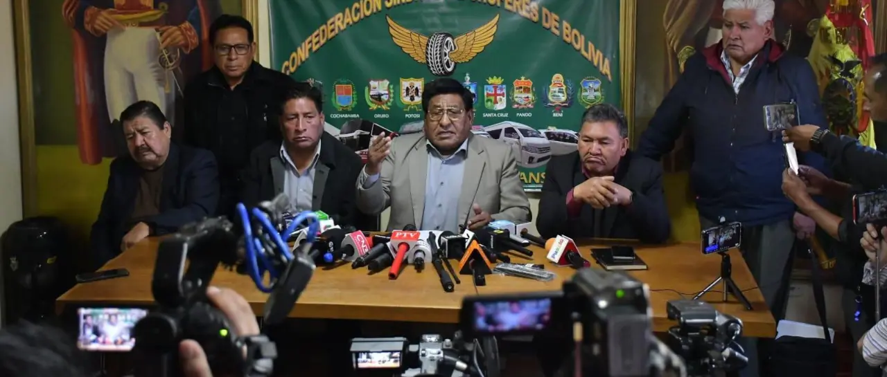 Choferes descartan diálogo y ratifican paro nacional para este martes