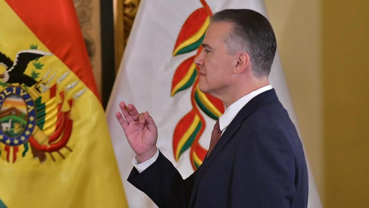 Paz posesiona a Ernesto Justiniano como nuevo ministro de Defensa