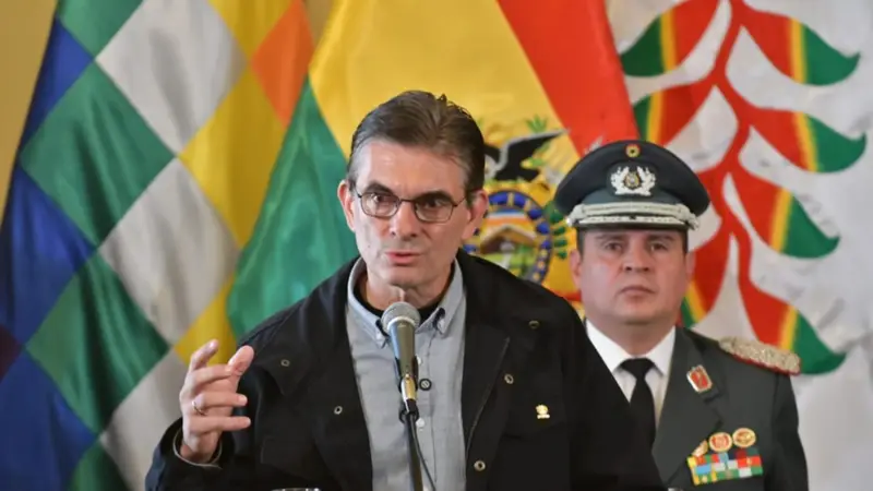 Rodrigo Paz llama al diálogo y rechaza la violencia durante posesión de Justiniano
