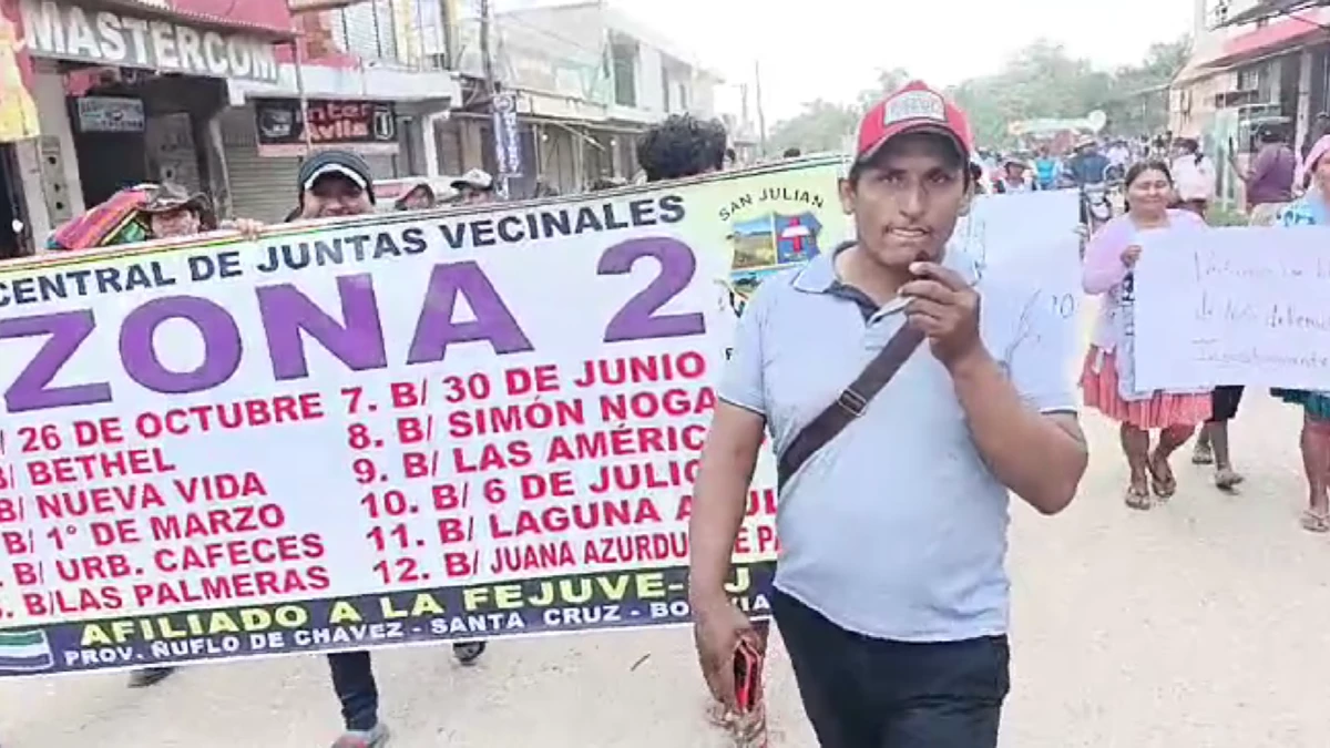 Vecinos de San Julián marchan en defensa de los aprehendidos y ratifican bloqueos