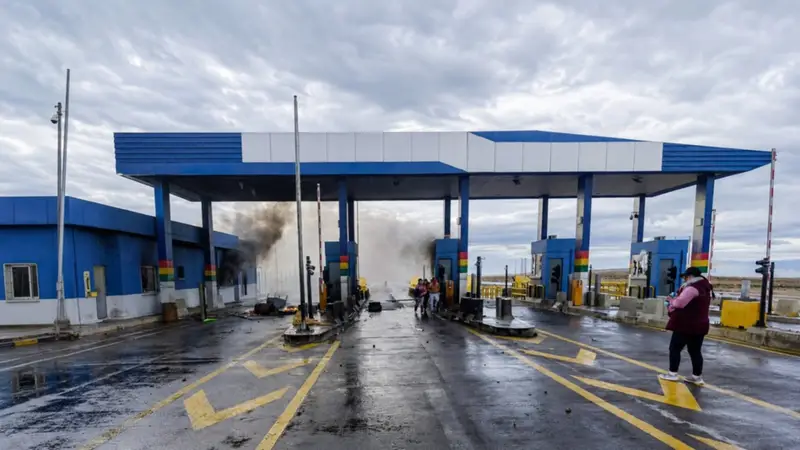 Vías Bolivia reporta pérdidas de Bs 58 millones por los bloqueos en las carreteras