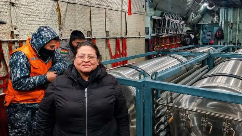 Llegan seis toneladas de oxígeno medicinal para abastecer hospitales de La Paz y El Alto