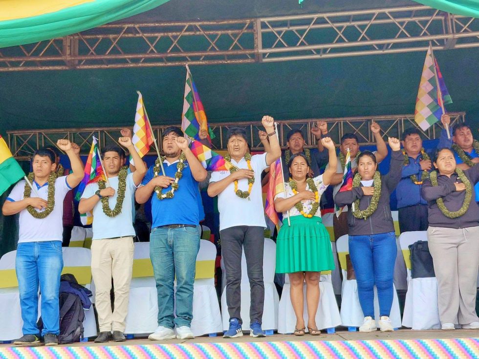 Evo Morales lidera marcha en el Trópico de Cochabamba y exige la renuncia de Rodrigo Paz