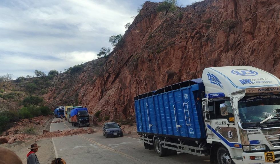 Permiten el paso de 65 camiones en Surima para abastecer a Sucre