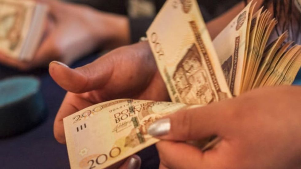 Más de 175 mil maestros reciben el Bono “Gestión de Aula” con una inversión superior a Bs 413 millones