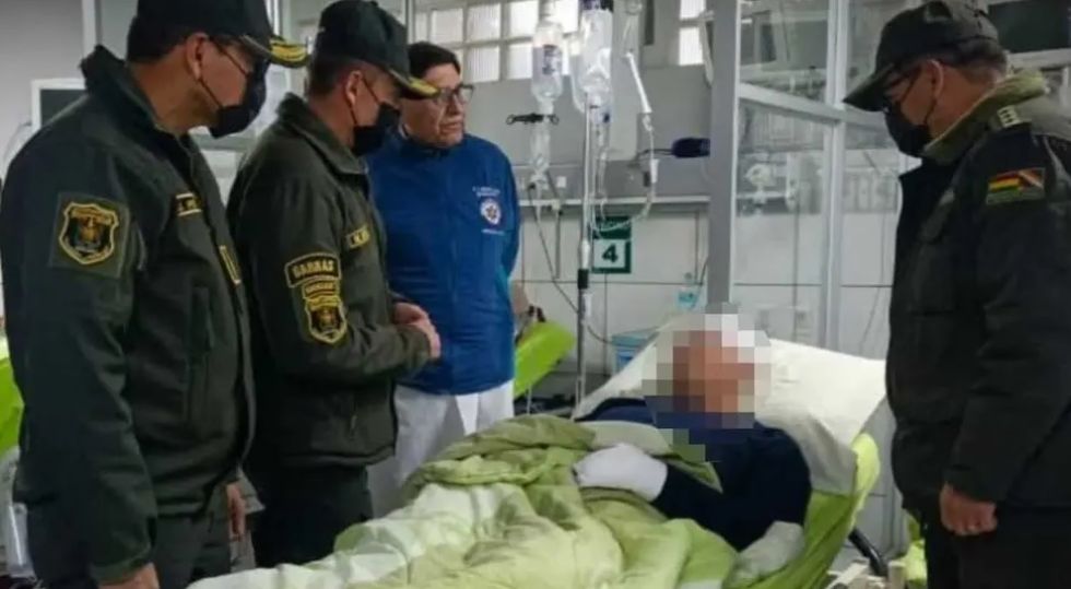 Policía herido en los conflictos viaja a Argentina para recibir tratamiento especializado