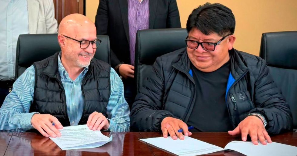 Gobierno y choferes de La Paz acuerdan medidas para atender demandas del transporte