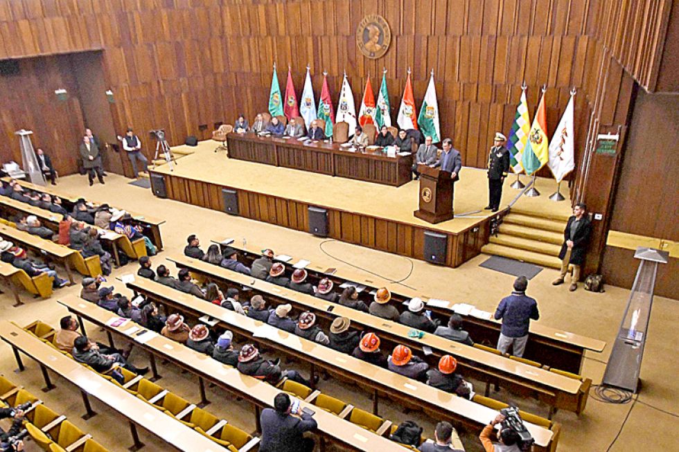 Diálogo entre Gobierno y COB entra en cuarto intermedio y bloqueos continúan en 45 puntos