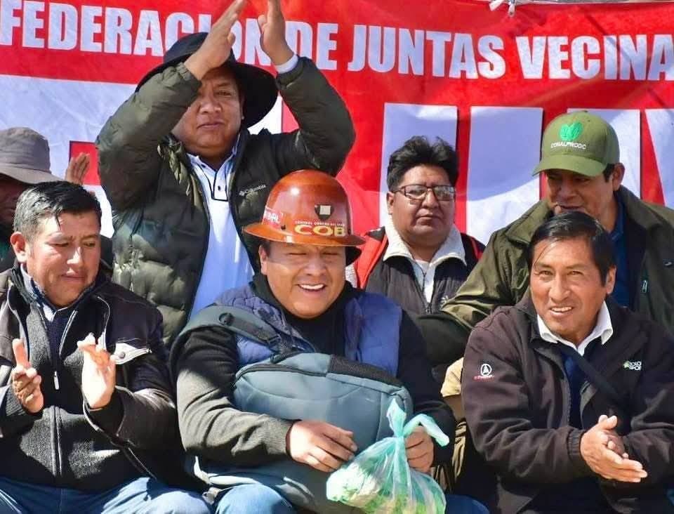 Cabildo en El Alto rechaza diálogo y ratifica movilizaciones