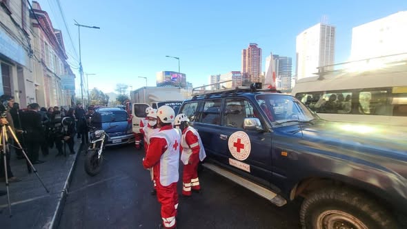 Parte caravana humanitaria con alimentos y medicamentos para choferes varados