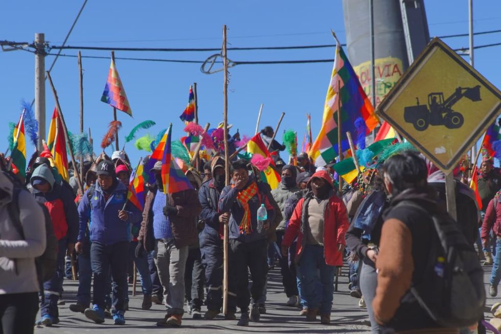 Policía recomienda evitar el centro de La Paz por marchas y alerta presencia de objetos peligrosos