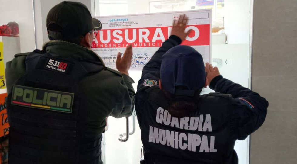 Hallan más de una docena de cueros de vaca en contenedores de El Alto y activan controles sanitarios