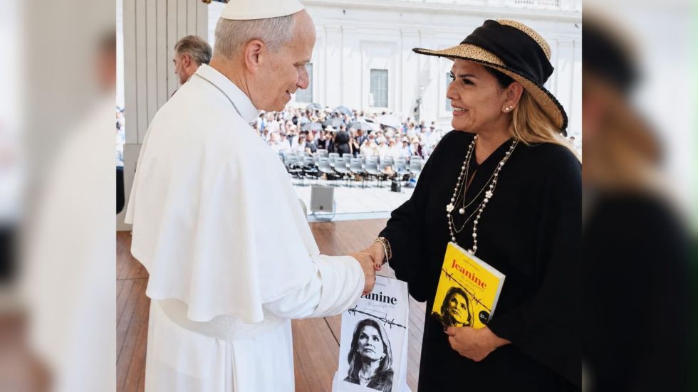 Jeanine Áñez destaca encuentro con el papa León XIV durante visita al Vaticano