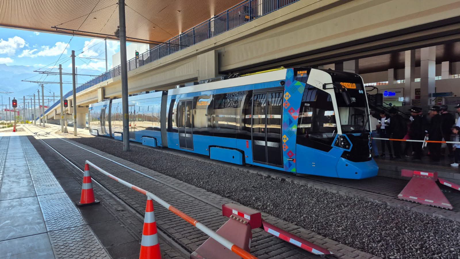 Cochabamba: Policías y militares tendrán pasajes gratuitos en el Tren Metropolitano durante junio