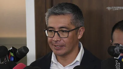 Gobierno anuncia que los bancos volverán a operar con dólares desde el lunes