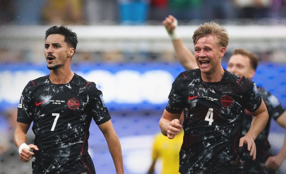 Canadá avanza a octavos del Mundial con un gol agónico ante Sudáfrica