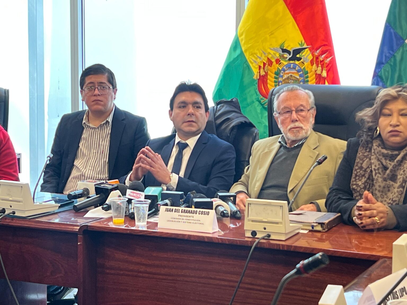 La Comisión de Constitución y el Gobierno coordinan acciones para impulsar el diálogo y superar conflictos sociales