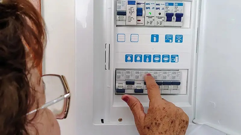 Gobierno analiza diferir el pago de luz y otros servicios para mitigar impacto de bloqueos