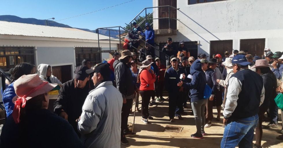 Pobladores de Tomina se movilizan contra los bloqueos ante la crítica escasez de alimentos