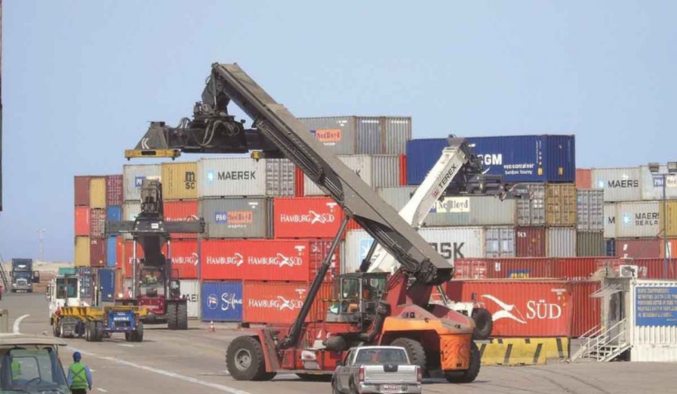 Gobierno reduce en 5% los aranceles de importación
