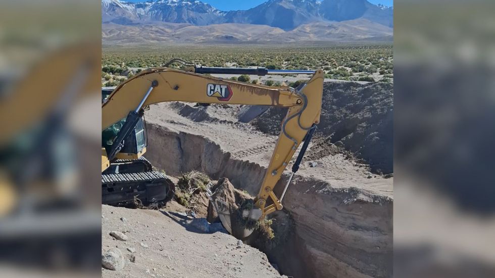 Autoridades chilenas destruyen puente clandestino en la frontera con Bolivia