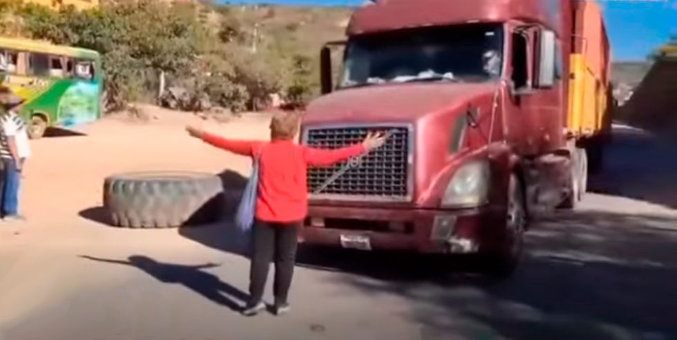 Choferes se reencuentran con sus familias tras más de 50 días varados por bloqueos