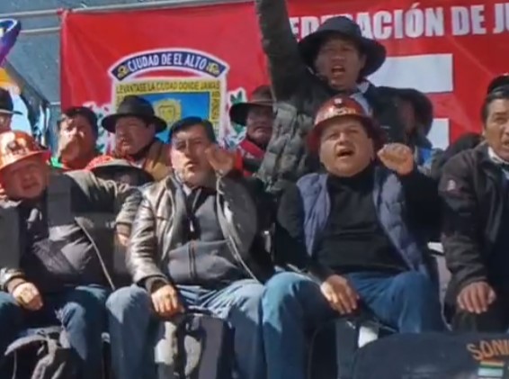Argollo reaparece en cabildo de El Alto y llama a continuar movilizaciones