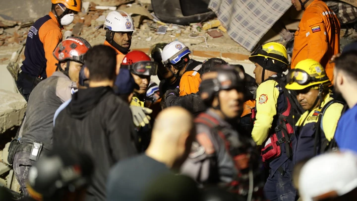 Venezuela reporta 164 fallecidos y 971 heridos tras los terremotos