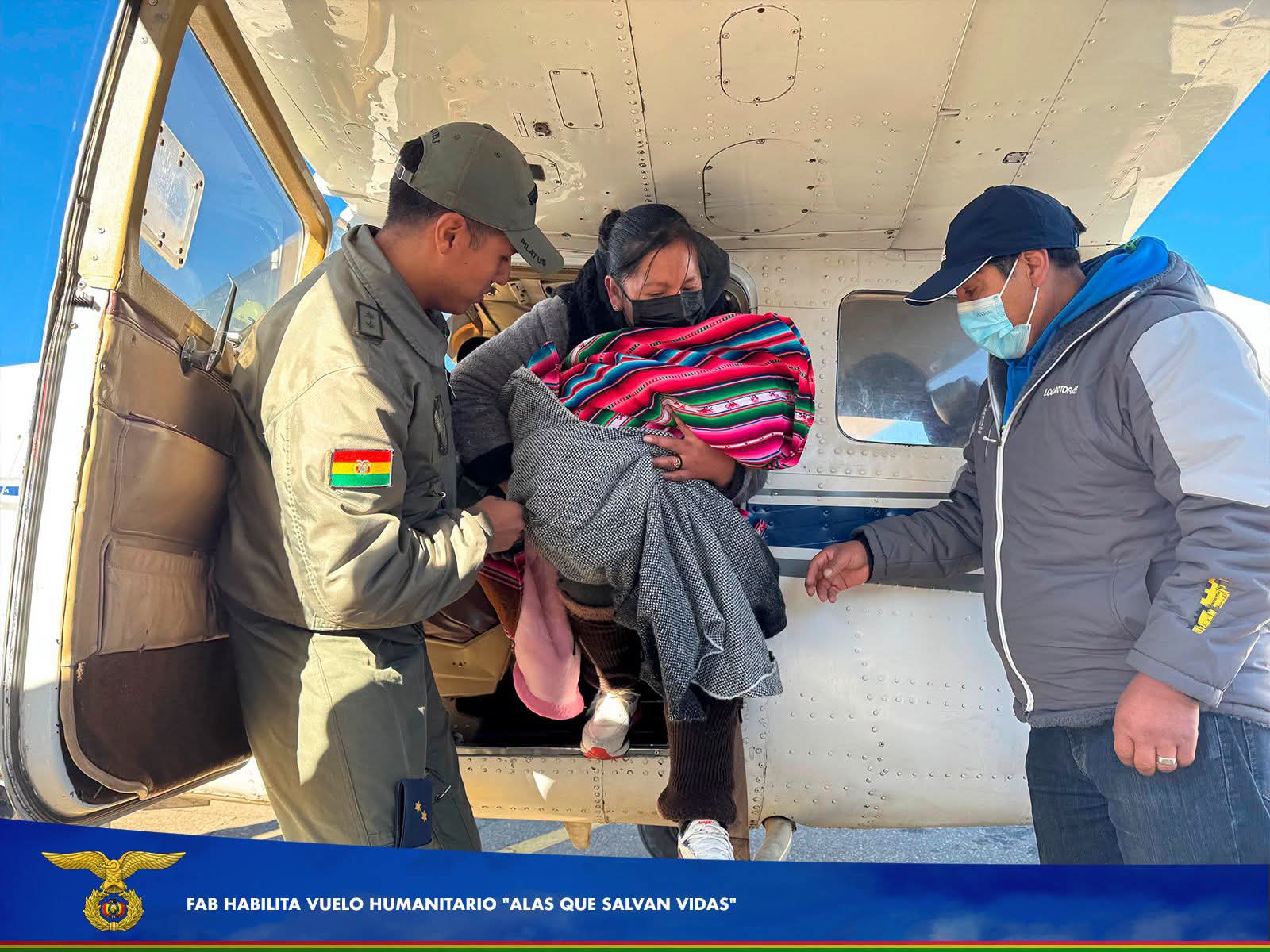 FAB trasladó a niña con cáncer desde Oruro para garantizar la continuidad de su tratamiento