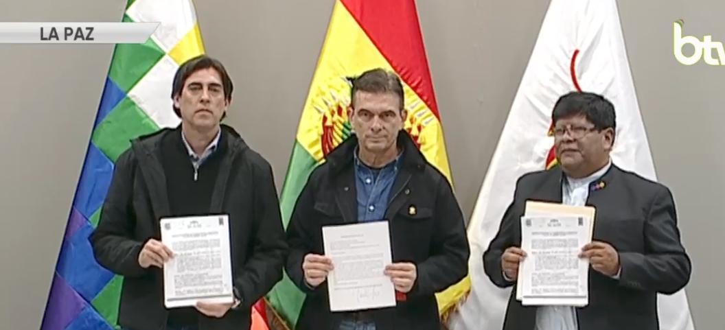 Gobierno y Alcaldía de El Alto firman convenio intergubernativo que incluye el traslado del aeropuerto