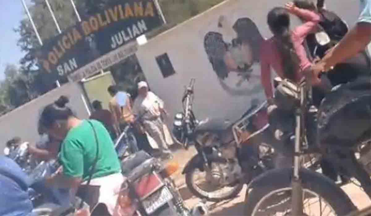 Queman estación policial de San Julián tras el repliegue de efectivos