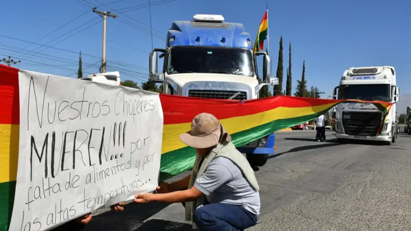 Camioneros paraguayos varados en Bolivia piden ayuda tras más de 40 días de bloqueos