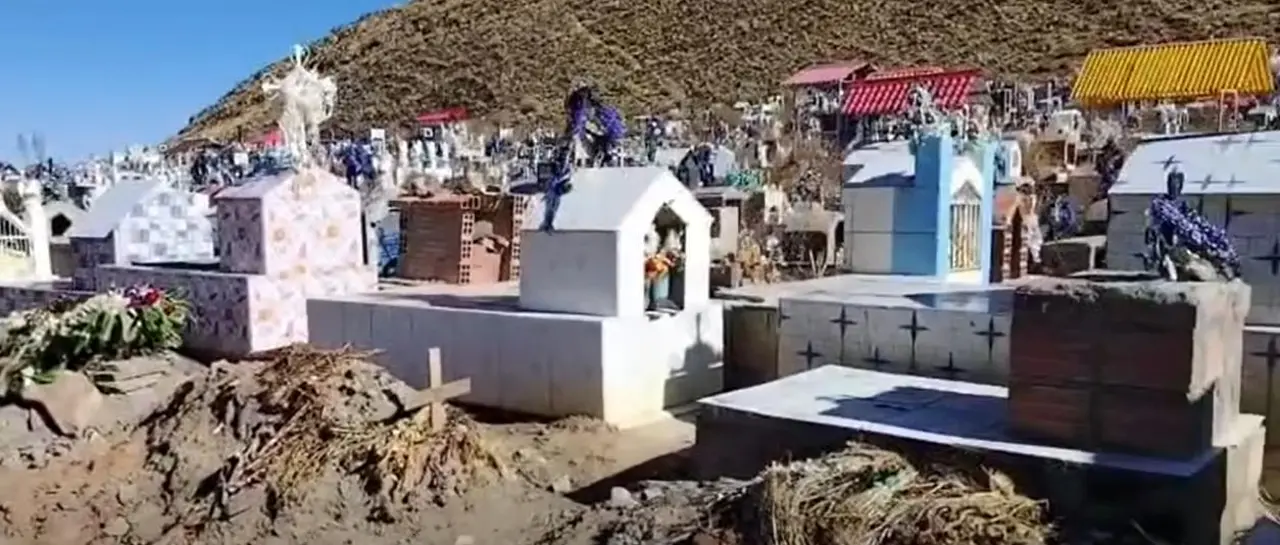 Profanan al menos 15 tumbas y roban objetos de valor en un cementerio de Oruro