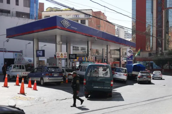Paz reporta avances en el abastecimiento de combustible y gas para La Paz y El Alto
