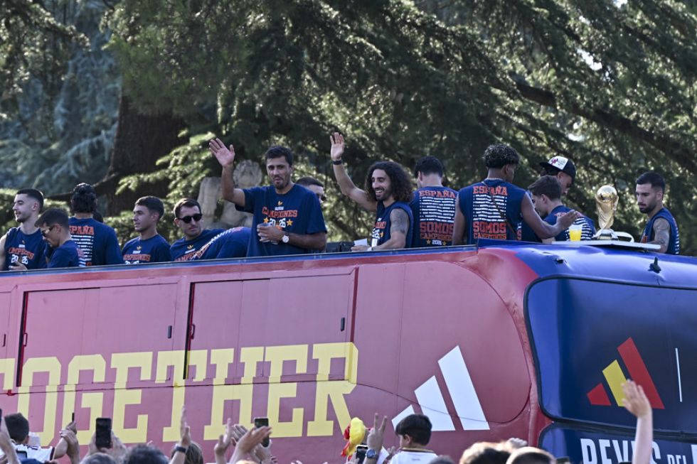 La Roja festeja en Madrid su segundo título mundial con una caravana de campeones