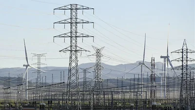 Gobierno descarta alza de tarifas eléctricas y garantiza estabilidad del servicio